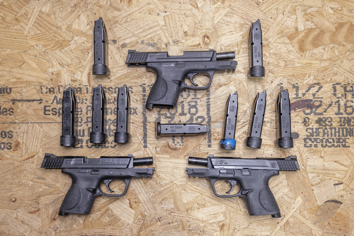 SMITH AND WESSON M&P40 Compact 40 S&W Police Trade-in Pistol with Night Sights (Very Good)